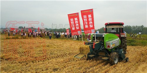 上海世達爾方草捆打捆機現場演示