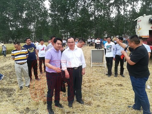 上海世達爾打捆機參加2018年天門市秸稈回收綜合利用現場會