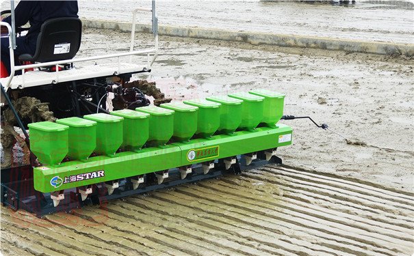 世達爾農機助力春耕 發揮主力軍作用