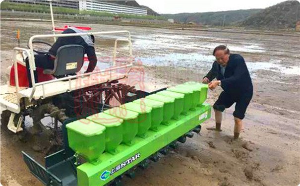 華南農大羅錫文院士研究成果-水稻穴直播機