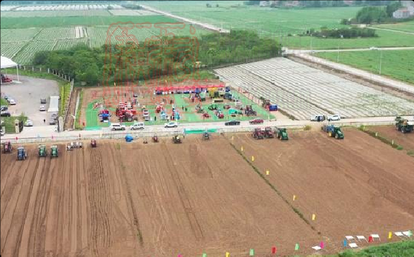 世達爾、優牧達打捆機參加湖北首屆新型農機田間展活動