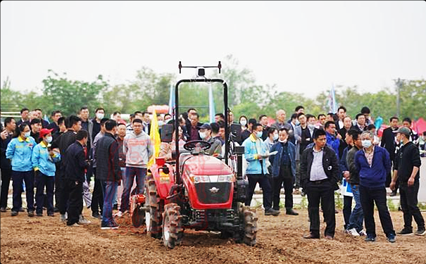 世達爾、優牧達打捆機參加湖北首屆新型農機田間展活動